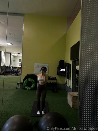 drinkswithdee / Deebellle Nude Leaks Photo 5