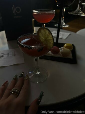 drinkswithdee / Deebellle Nude Leaks Photo 6