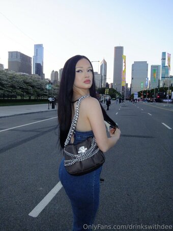 drinkswithdee / Deebellle Nude Leaks Photo 8