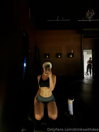 drinkswithdee / Deebellle Nude Leaks Photo 16