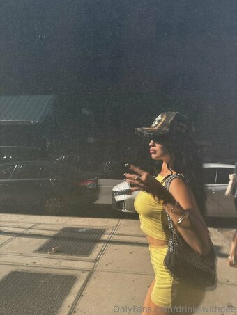 drinkswithdee / Deebellle Nude Leaks Photo 17