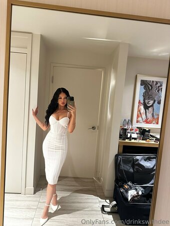 drinkswithdee / Deebellle Nude Leaks Photo 22