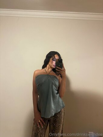 drinkswithdee / Deebellle Nude Leaks Photo 25