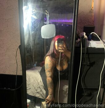 dropdeadhanner Nude Leaks Photo 12