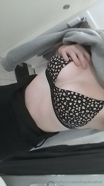 dropdeadhot Nude Leaks Photo 3