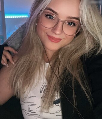 easyemi Nude Leaks Photo 1