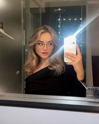 easyemi Nude Leaks Photo 2