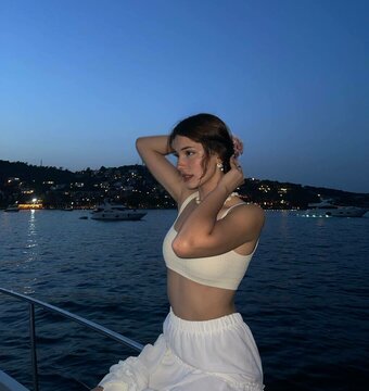 ebrarkrbkn / Ebrar Karabakan / ebbrarkrbkn Nude Leaks Photo 7