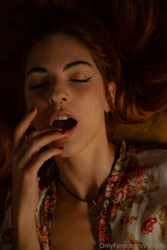 edrielle Nude Leaks Photo 27