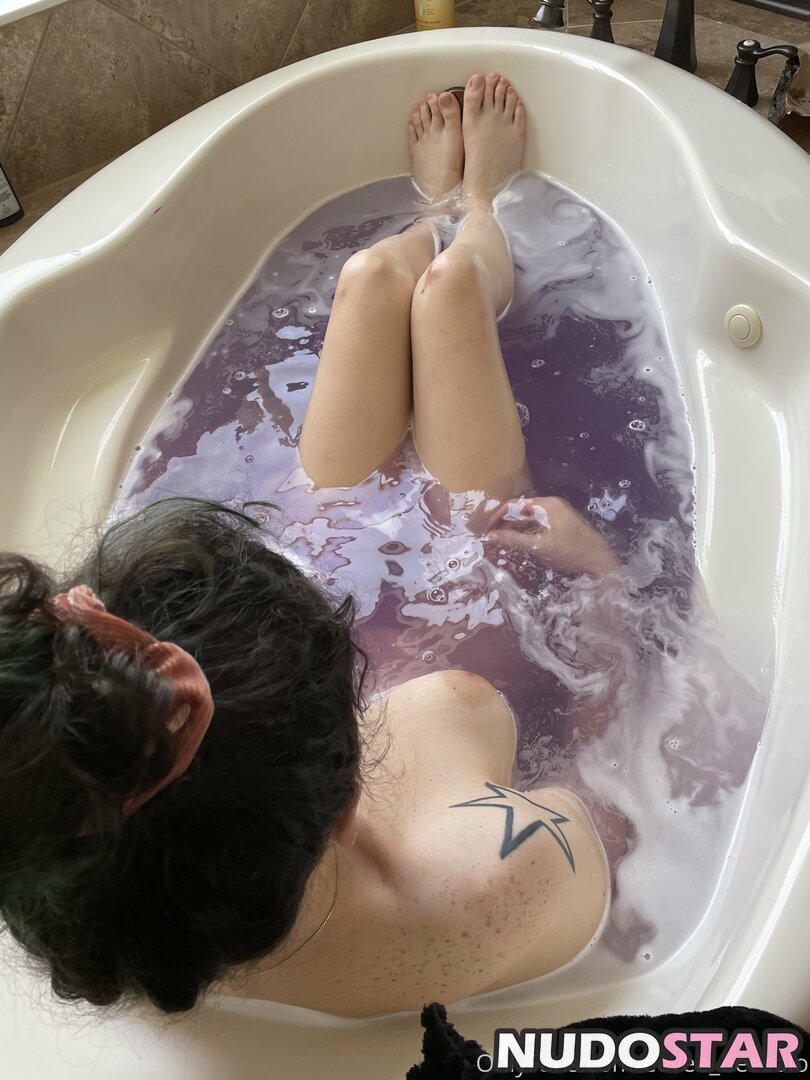 eeveebeevip Nude  15