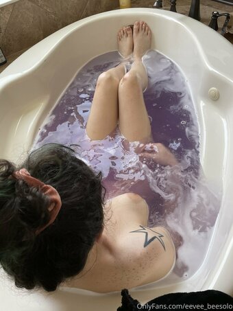 eeveebeevip Nude Leaks Photo 15