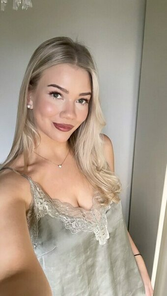 eeviex / ellaeeviex / https: / xeeeviex Nude Leaks Photo 1