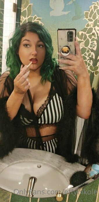 effynikole Nude Leaks Photo 10
