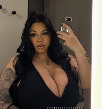 Eirasedd / SariellyW / watermelon.d Nude Leaks OnlyFans Photo 2