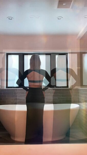 Elisha Cuthbert / elishaphaneuf Nude Leaks Photo 4