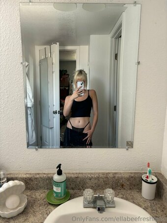ellabeefreshman Nude Leaks Photo 17
