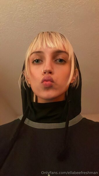 ellabeefreshman Nude Leaks Photo 21