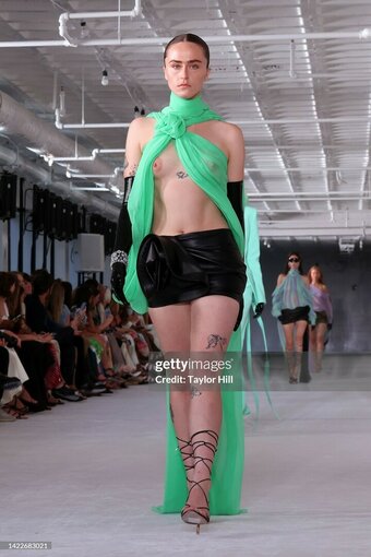 ellaemhoff Nude Leaks Photo 12