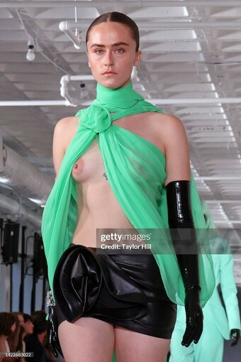 ellaemhoff Nude Leaks Photo 13