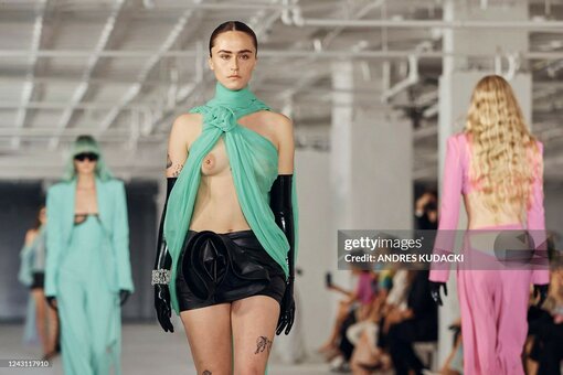 ellaemhoff Nude Leaks Photo 20