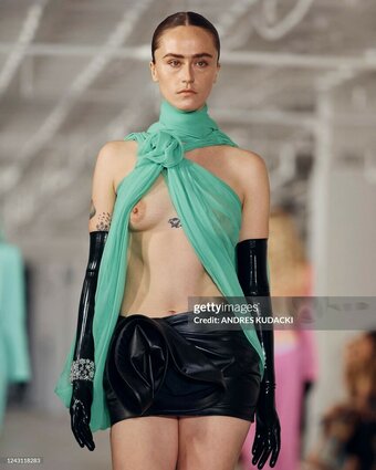 ellaemhoff Nude Leaks Photo 22