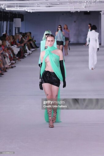 ellaemhoff Nude Leaks Photo 23