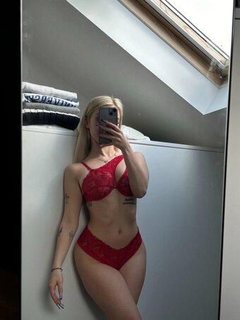 ellenofficial / ellamaiofficial / ellenofficial__ Nude Leaks OnlyFans Photo 10