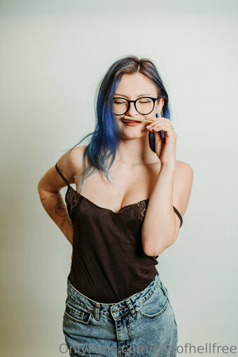 elleofhellfree Nude Leaks Photo 21