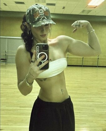 Elliemoore / Ellie.moore04 / Ellmari.e / elliemoore_official Nude Leaks OnlyFans Photo 1