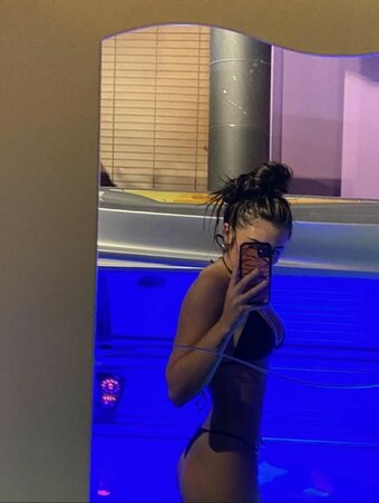 Elliemoore / Ellie.moore04 / Ellmari.e / elliemoore_official Nude Leaks OnlyFans Photo 2