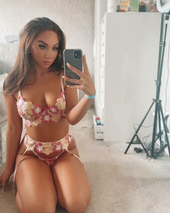 ells321 / Ells2002 / Ellss / ellsspriv01 Nude Leaks OnlyFans Photo 1