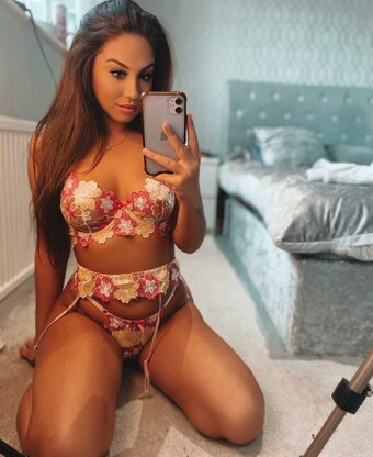 ells321 / Ells2002 / Ellss / ellsspriv01 Nude Leaks OnlyFans Photo 2