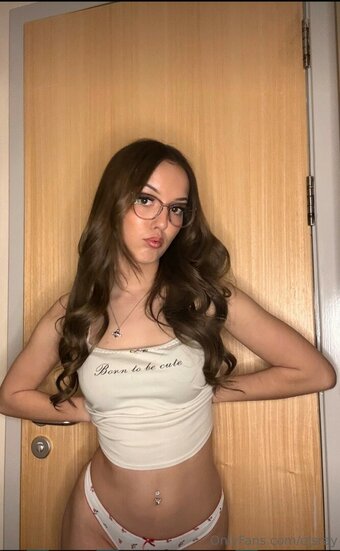 elsray / Ellie Nude Leaks OnlyFans Photo 2