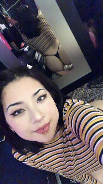 em1poo / em1wee / softthighsemi Nude Leaks Photo 8