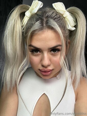 emabliss Nude Leaks Photo 17