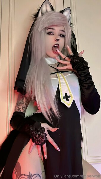 Ember Wolf / emberwolf / theemberwolf Nude Leaks OnlyFans Photo 2