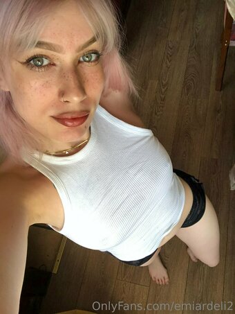 emiardeli2 Nude Leaks Photo 2