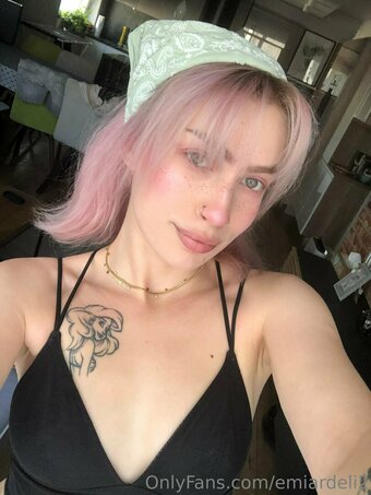 emiardeli2 Nude Leaks Photo 5