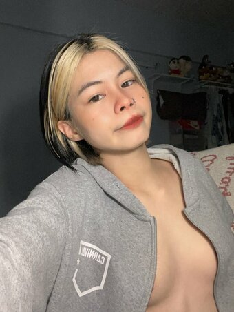 emiiziru Nude Leaks OnlyFans Photo 3
