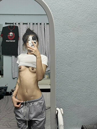 emiiziru Nude Leaks OnlyFans Photo 16