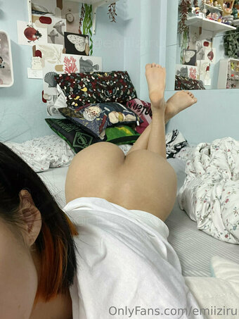 emiiziru Nude Leaks OnlyFans Photo 17