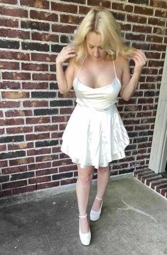 Emily Hebert / hebert.emily Nude Leaks Photo 2