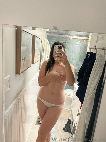 emilysequoia Nude Leaks Photo 23