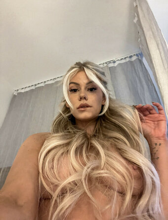 Emisecrets / emisecrest Nude Leaks OnlyFans Photo 7