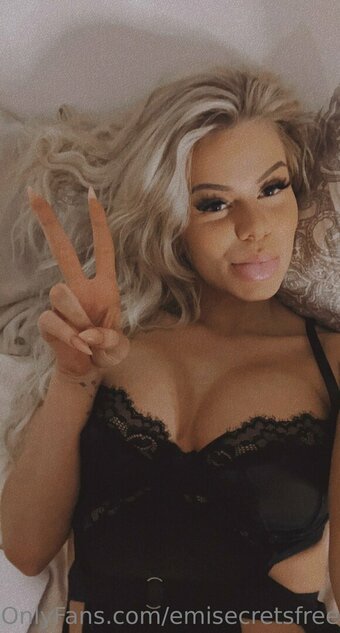 emisecretsfree Nude Leaks Photo 1