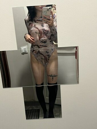 EmiTease / Emipiss Nude Leaks Photo 2