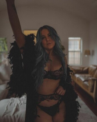 Emlyn / emlynerin / emlynmusic Nude Leaks OnlyFans Photo 4