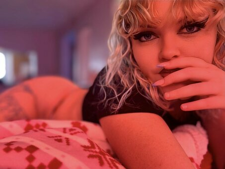 Emmastonerr / emma_stonerr / emma_stonerr... / emma_stonerrhttps / https: / stonerremma Nude Leaks OnlyFans Photo 2