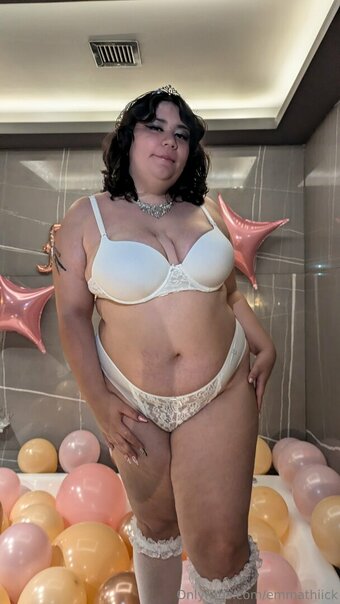 emmathiick Nude Leaks Photo 22