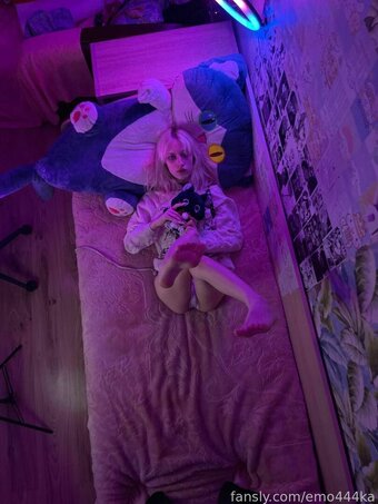 emo444ka Nude Leaks Photo 4